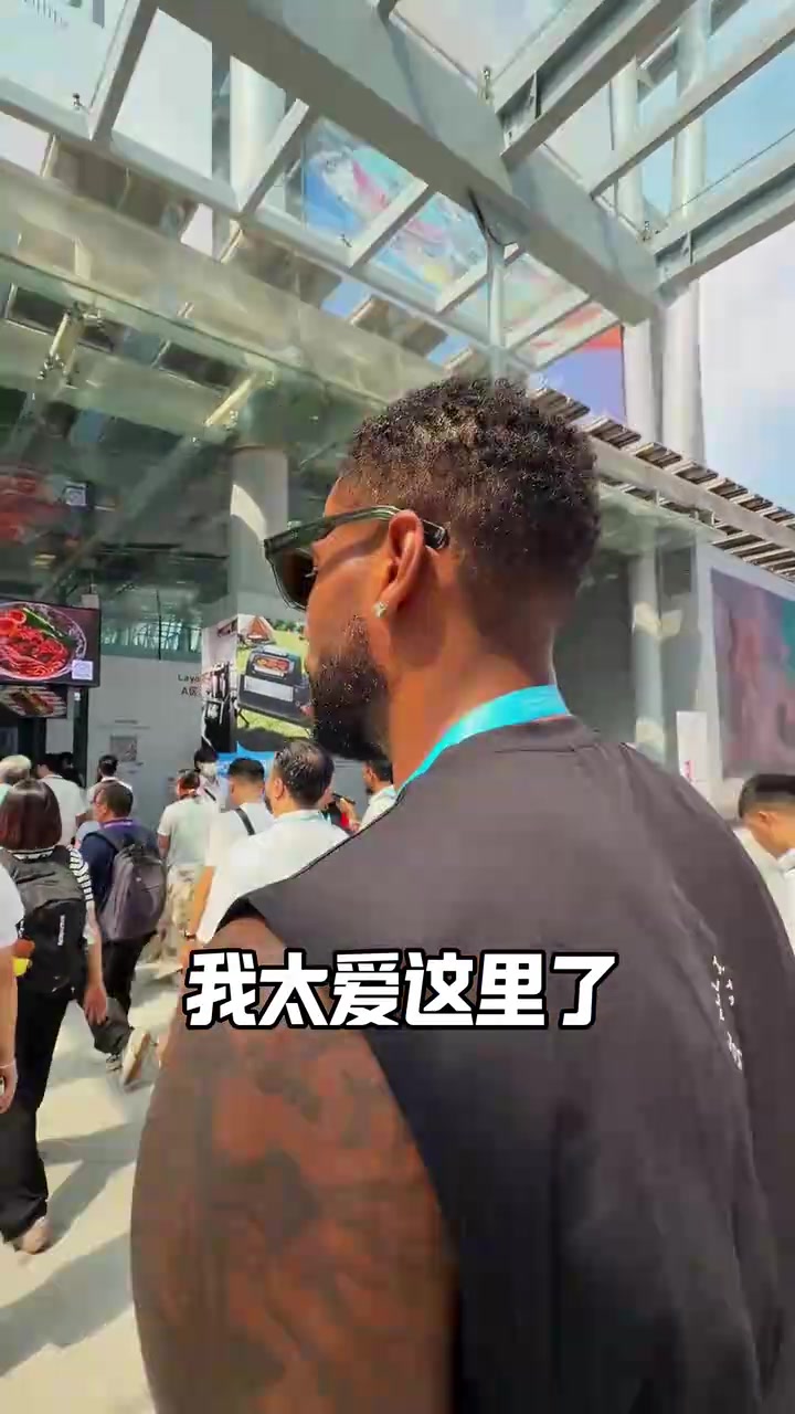 威姆斯逛广交会：我爱中国！中国真的太厉害了！封面