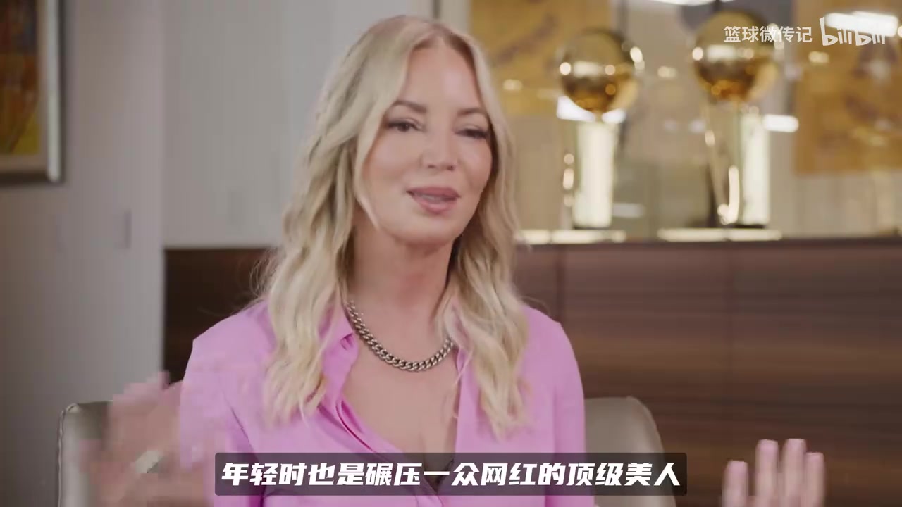 湖人女老板珍妮巴斯年轻旧照曝光!美式明艳美人!封面