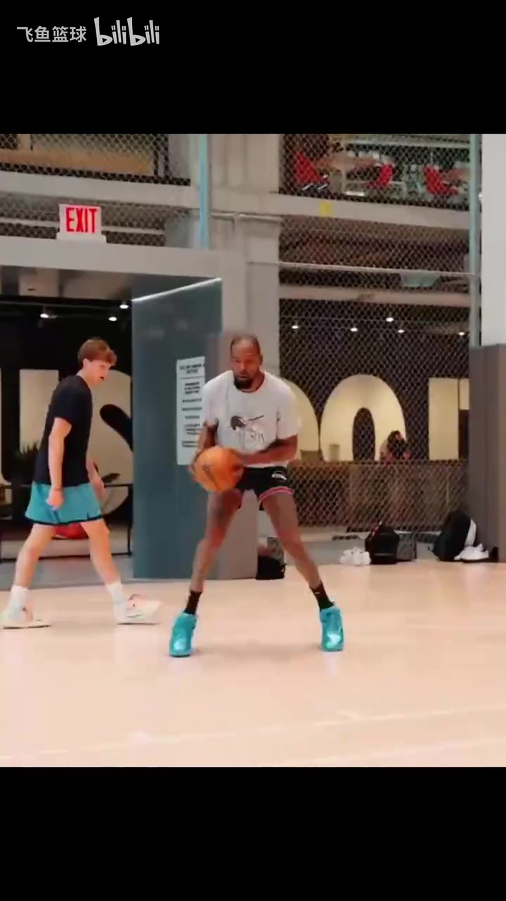 球痴杜兰特休赛期疯狂苦练打磨技术🏀封面