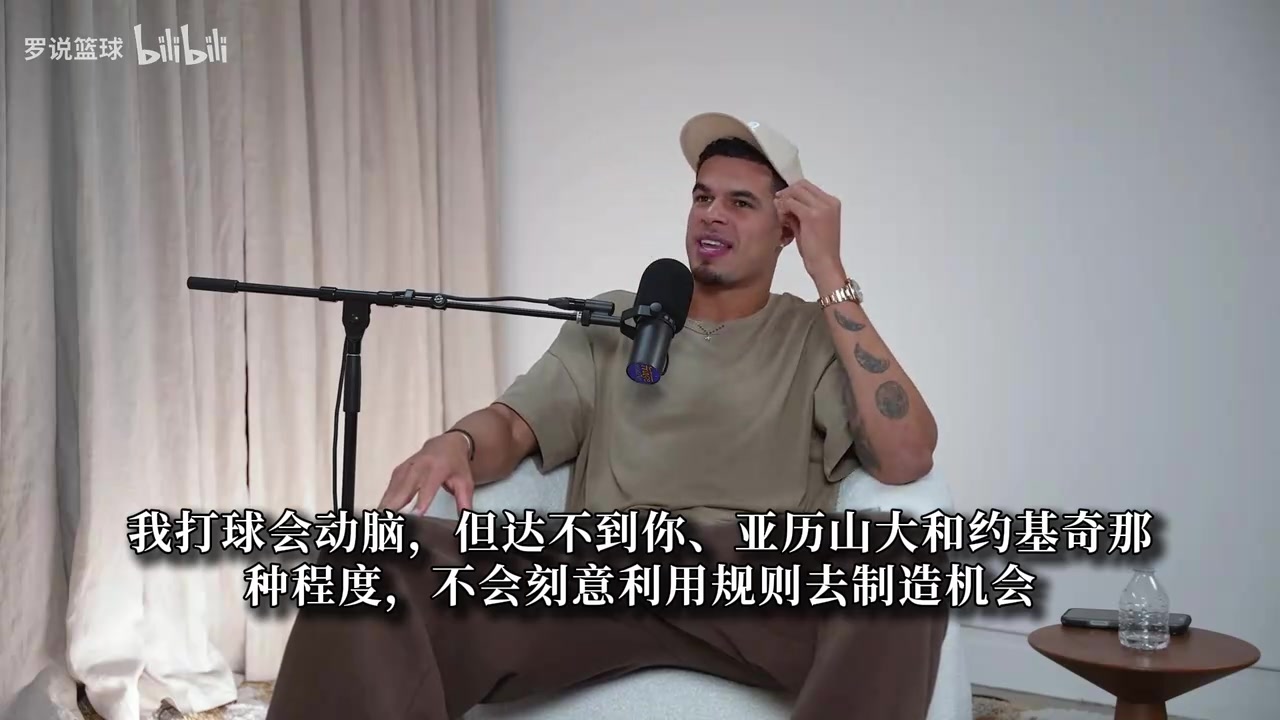 特雷杨：我轻轻一碰亚历山大就倒地 好像被钢铁侠手掌洞穿胸膛封面