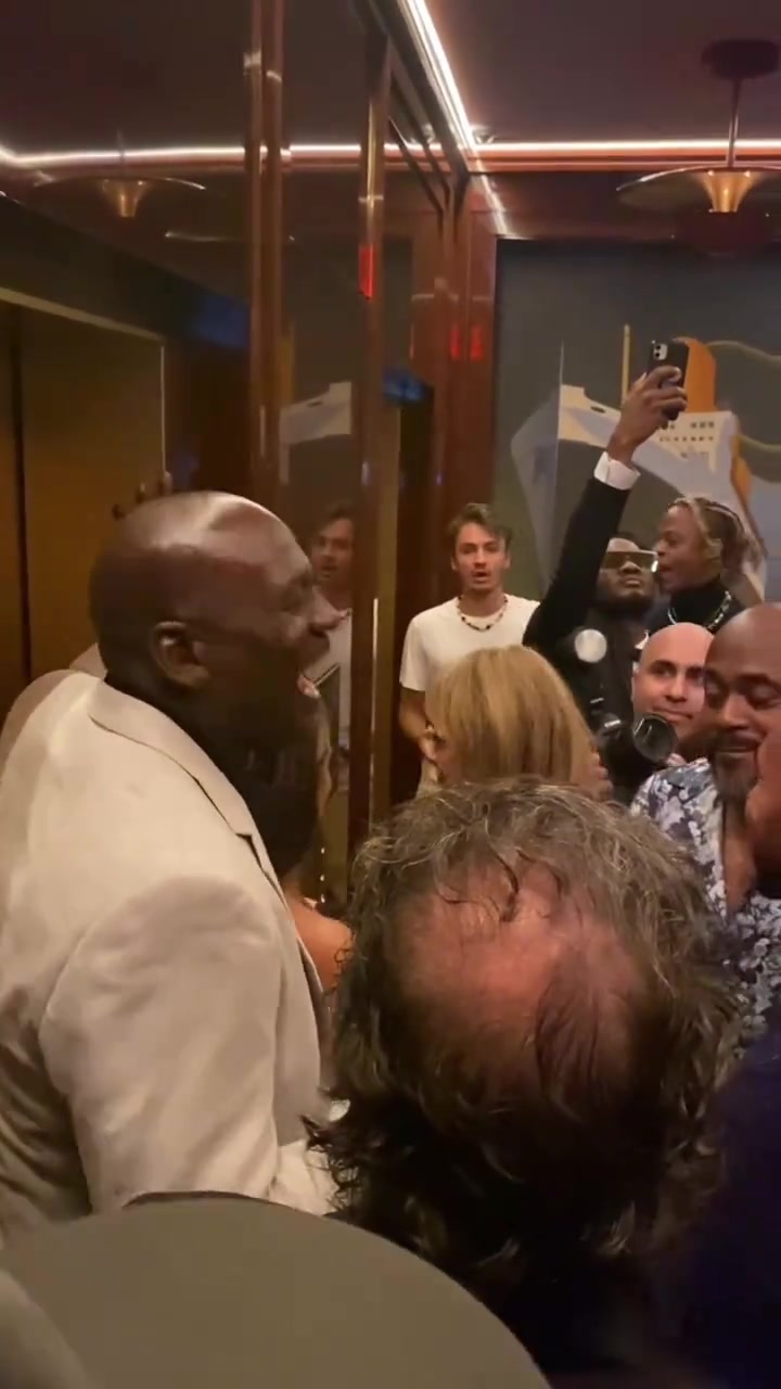 气场十足！迈克尔·乔丹现身纽约大都会晚宴封面