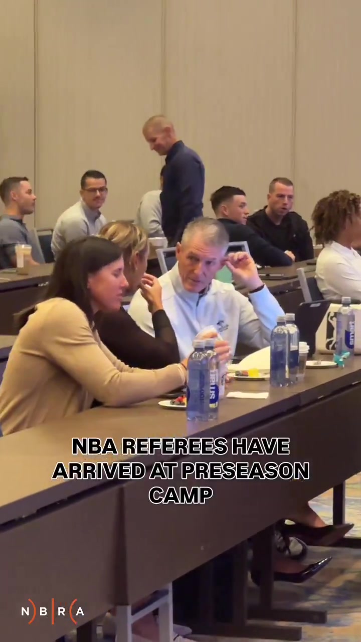 新赛季判罚尺度如何？👀NBA召开裁判季前训练营封面