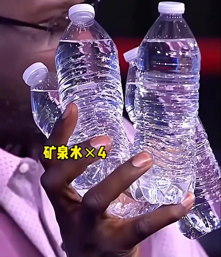 什么东西在 奥尼尔搜 身边都会显得特别小,直到他的出现.....封面