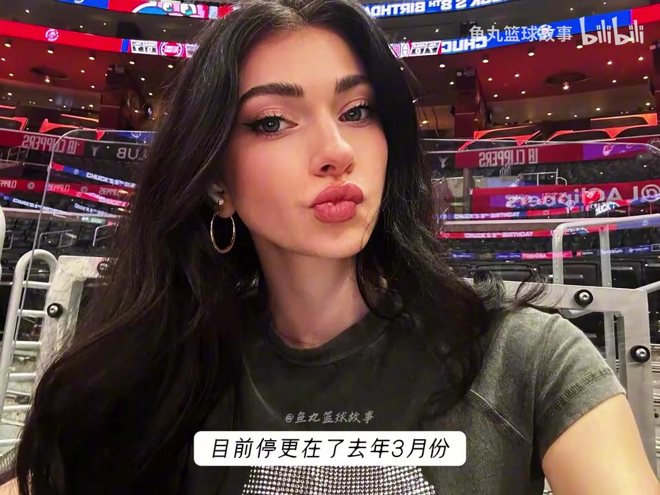 【汉娜·科米尔】来看看我船的美女主持人姐姐养养眼吧!👀封面