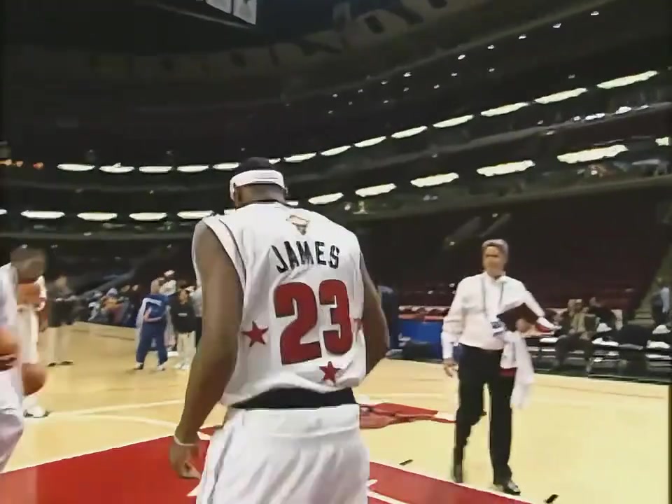 多少吧友的青春啊!当年NBA live04发行广告,各球星青涩脸庞封面