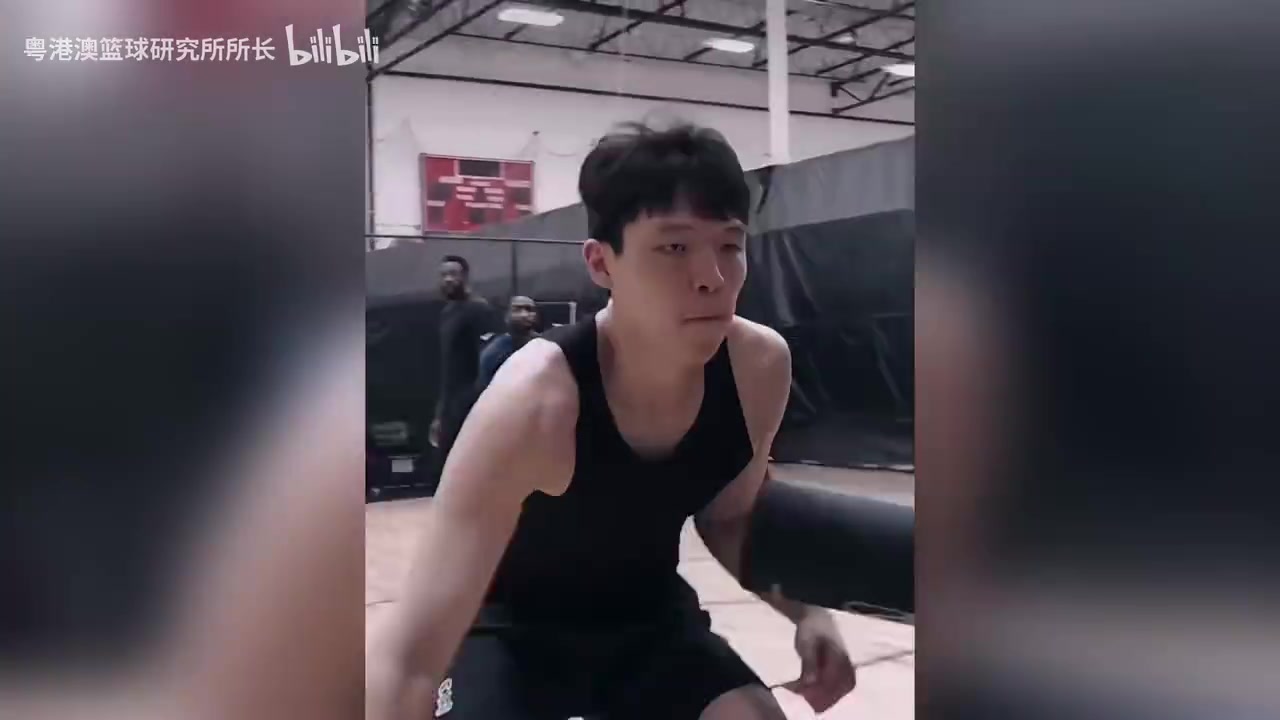 持续强化技能包!杨瀚森休赛期苦练勾手视频流出🏀封面